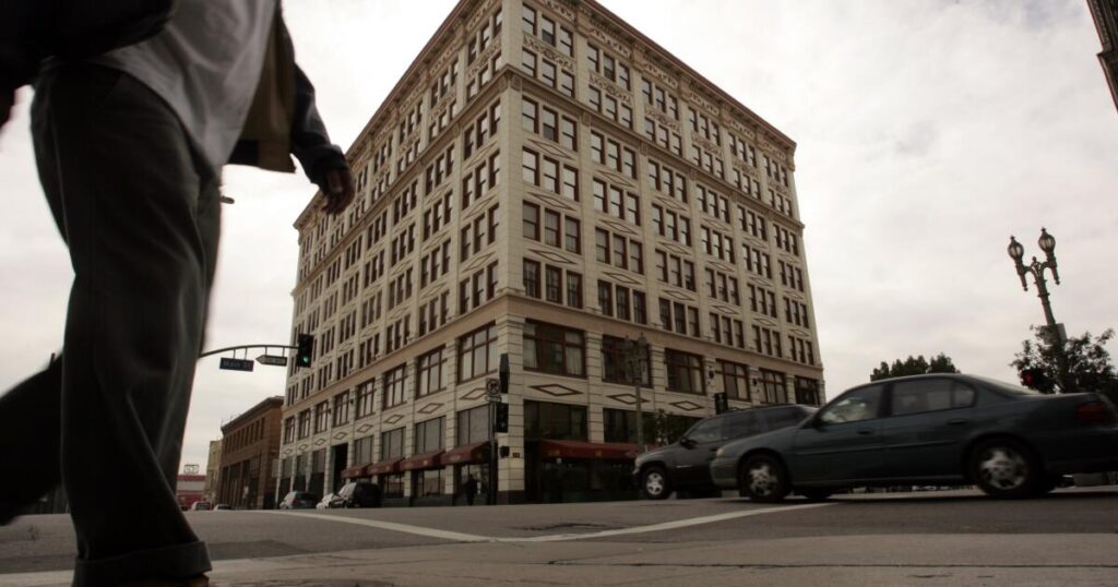 Urlhttps3a2f2fcalifornia times brightspot.s3.amazonaws.com2fzbk2fdamlat images2fla2fla phot.jpeg