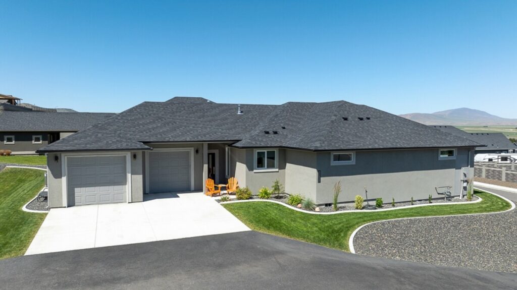 One story modern home.jpg